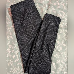 PINK Black Paisley Print Leggings